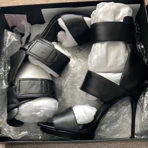 Report Signature sandals